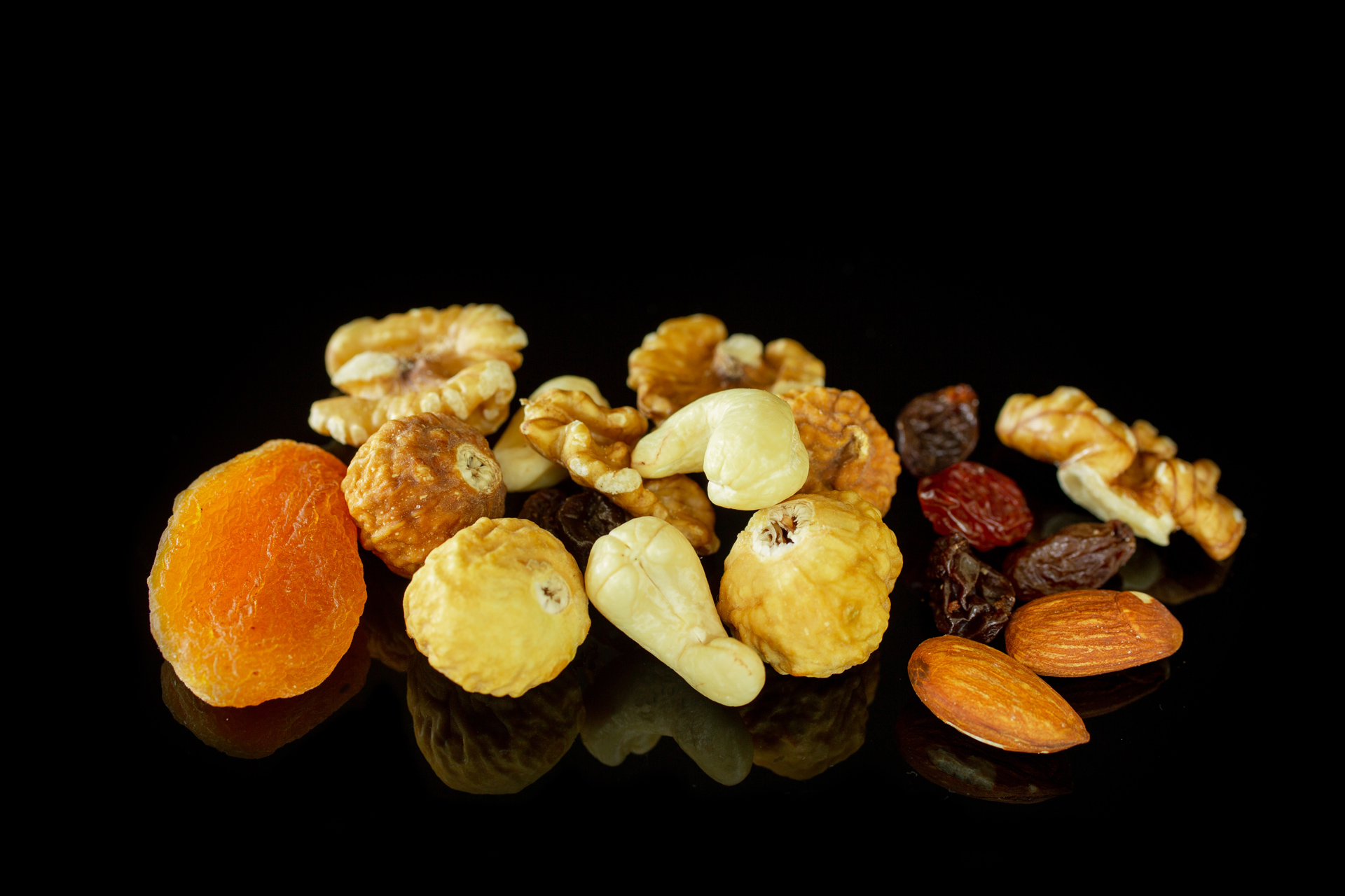 福岡県福岡市の株式会社トモヤは野菜チップ、ドライフルーツ、ナッツの加工・製造・販売をおこなっております。